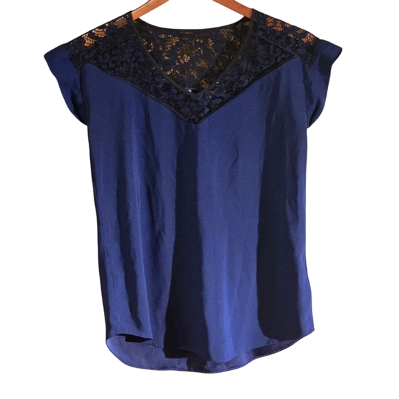 Express Women's Blue Chiffon Blouse Cap Sleeved Black Inlaid Lace Yoke Size XS - Picture 1 of 9